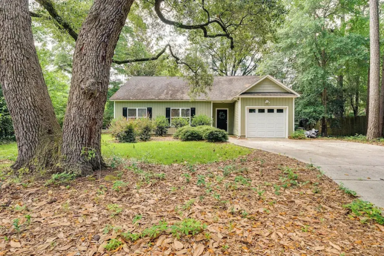 Charming Wilmington Home w/ Patio ~ 7 Mi to Beach!