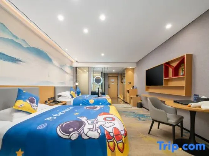 Deluxe Twin Family room