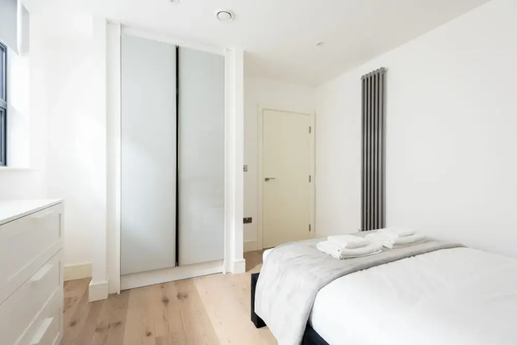 Platinum Apartment in Central Camden 9984
