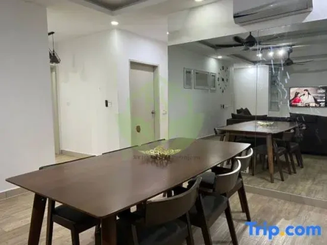 3 Bedrooms Apartment