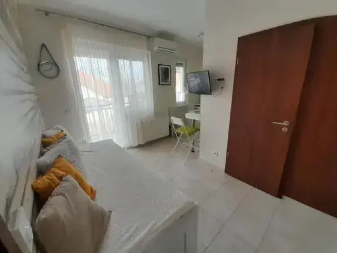 Dinda Apartman