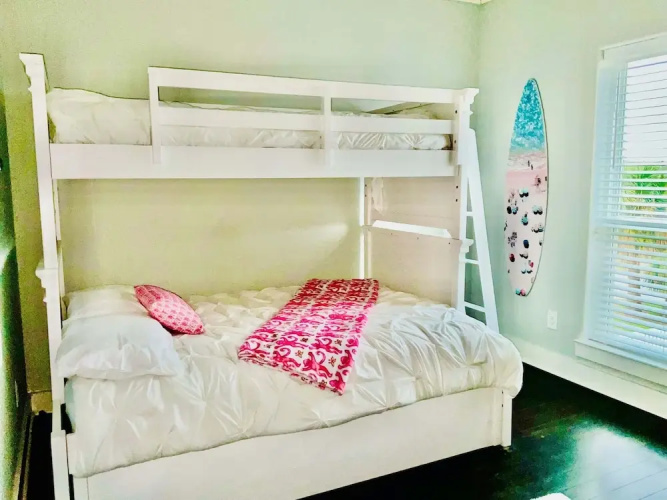 Dockside Dream Home for 10