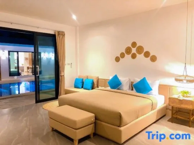 Deluxe Double room with pool view