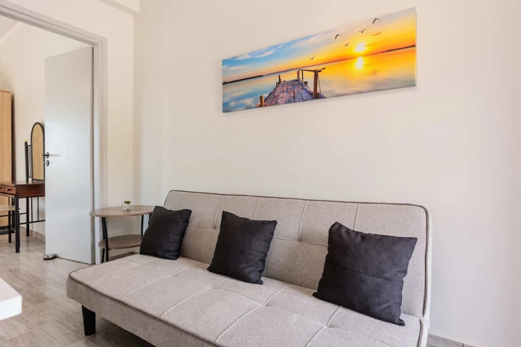 Seaview Serenity - Beachside Getaway