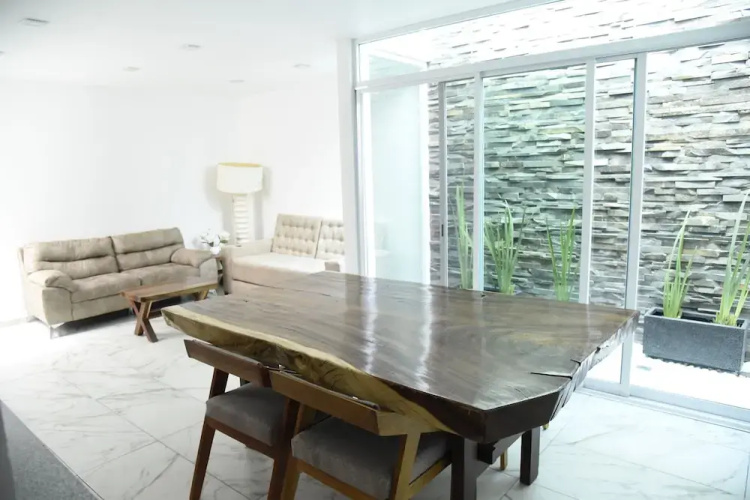 Hotel & Suites Punto Oriente