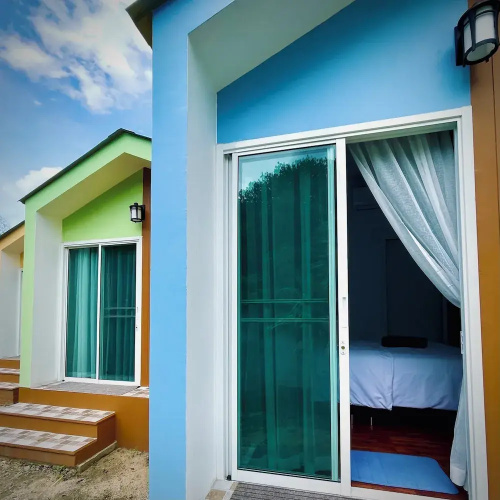 Ozone Beach House & Rooms