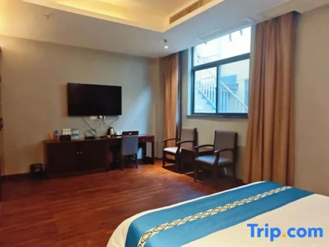 Deluxe Suite