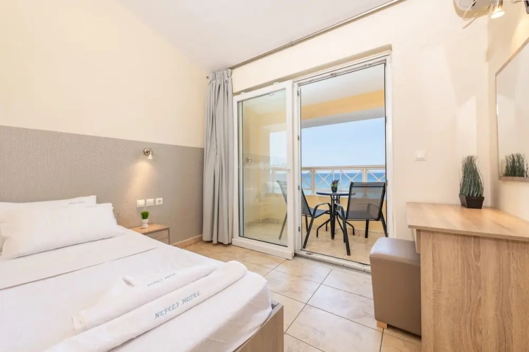 Superior Double room with balcony and with sea view