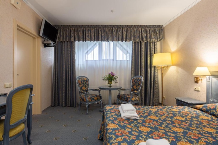 Suite with balcony