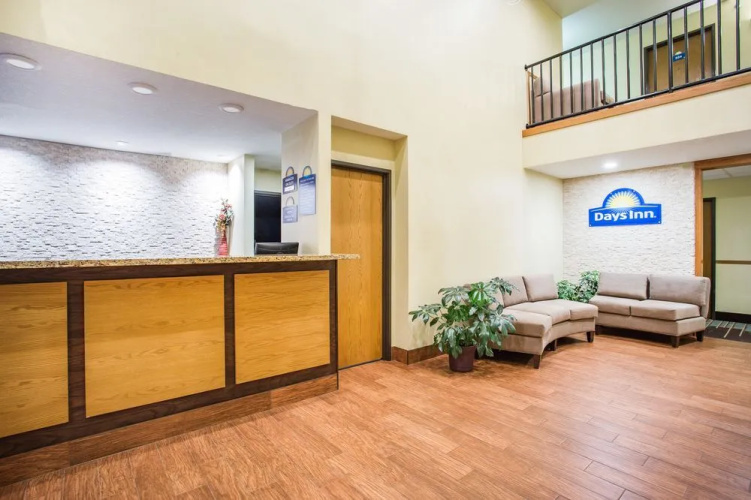 Days Inn Evansdale Waterloo