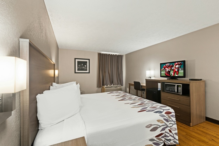 Red Roof Inn & Suites Newnan photo 6