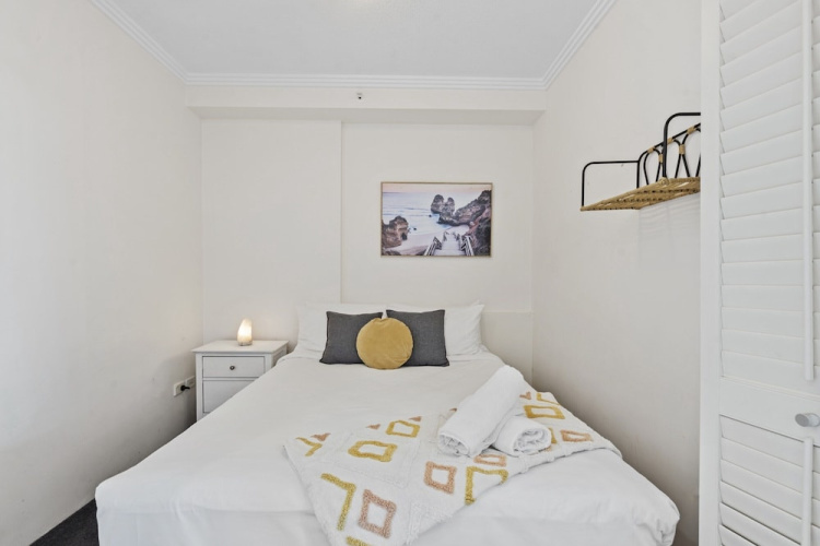 Bright 2 Bed Apartment With Ocean Views