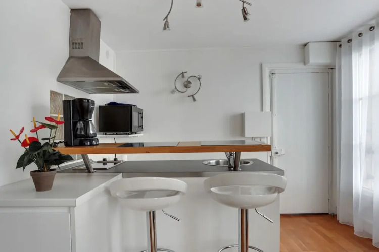 3 people apartment - Paris center by Weekome - Image 4