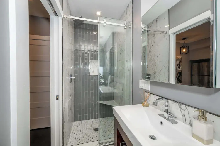 Luxury Mt. Adams Retreat Apt 1