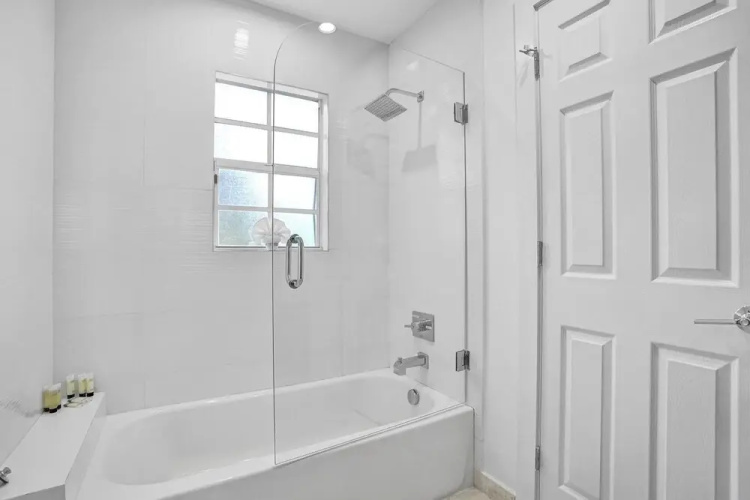 4BR Hollywood Beach Home with Pool
