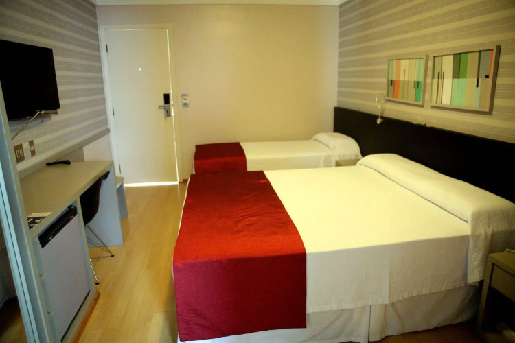 Momax Hotel