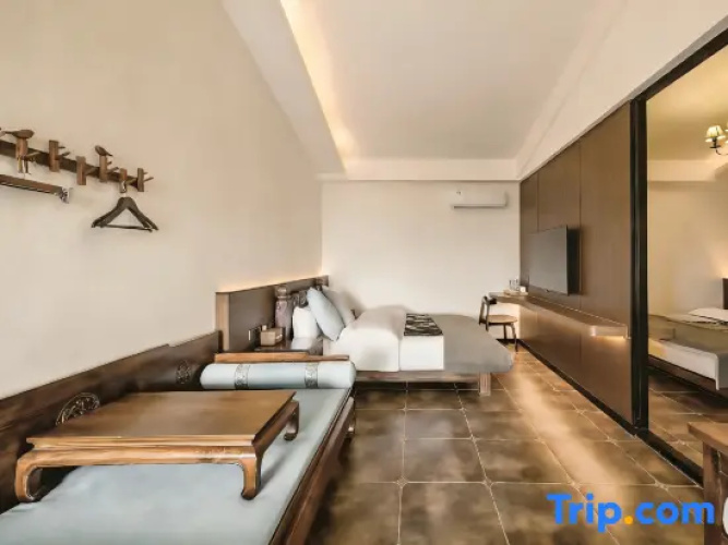 2 Bedrooms Suite with mountain view