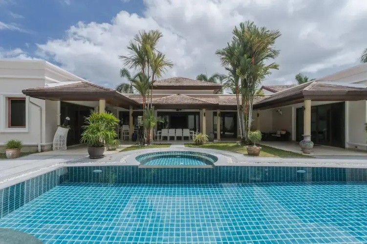 Luxury 3BR Villa 5 Private Pool, Gym & Jacuzzi