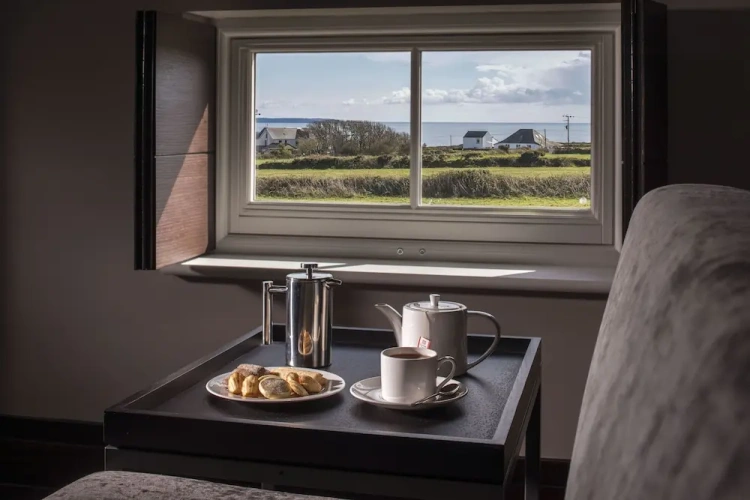 Superior Double room with partial ocean view