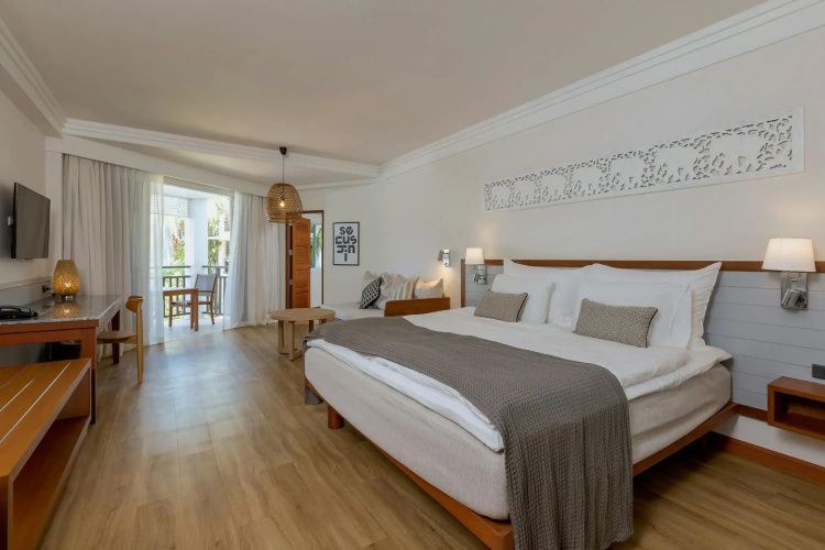 2 Bedrooms Royal Family Suite