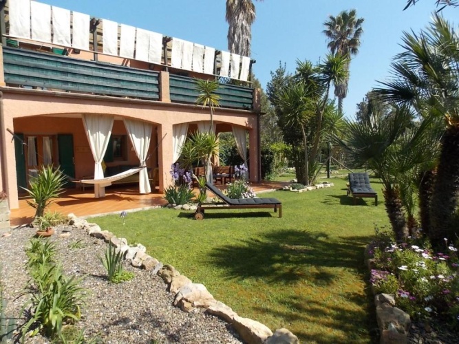 Apartment with garden view
