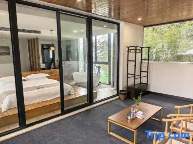 Standard Family room with mountain view