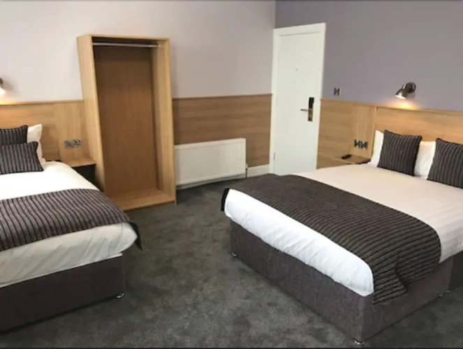 Standard Triple room