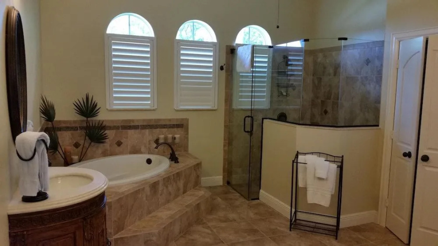 1261 Laurel Ct