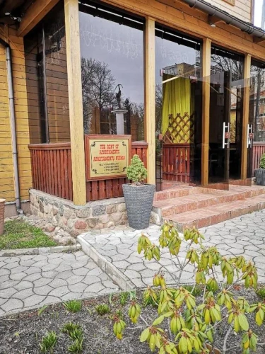 4 Bedrooms Cottage