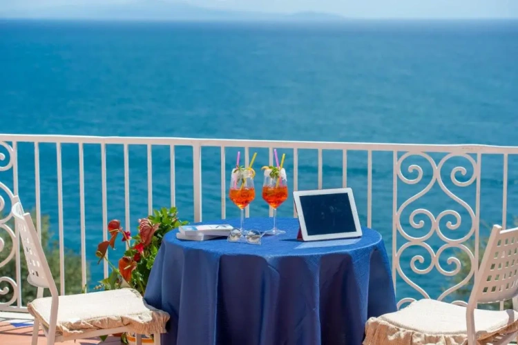 Superior Double room with balcony and with sea view