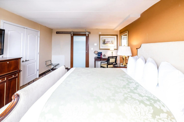 Metro Points Hotel