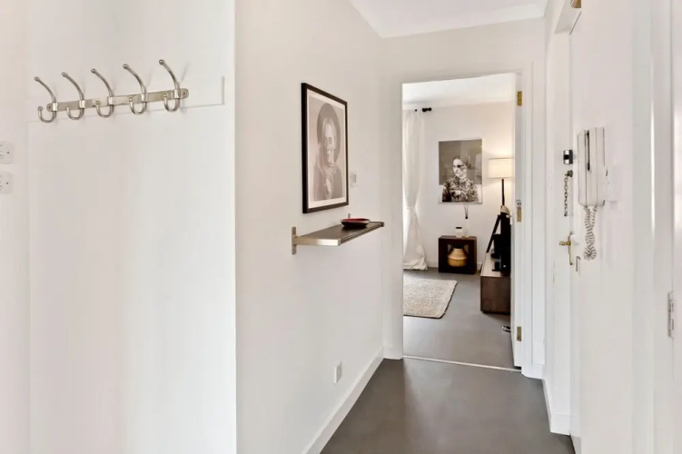 Arty 2 Bedroom Flat By Leith Shore
