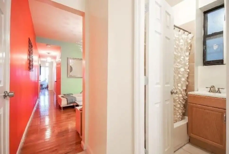 4 Bedrooms Apartment