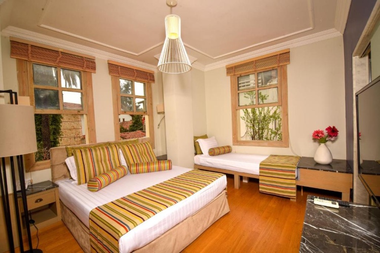 Standard Triple room