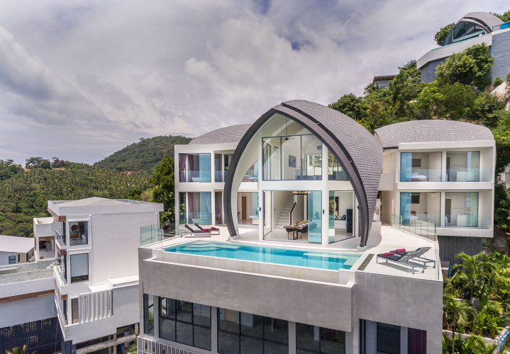 4 Bedrooms Villa