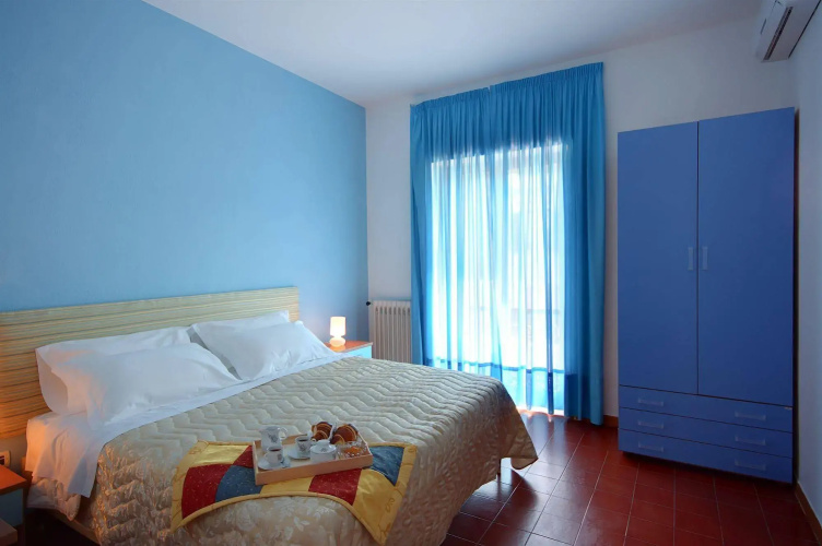 Iris Hotel