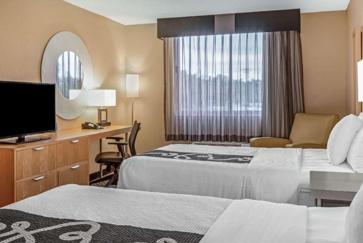Deluxe Quadruple Suite