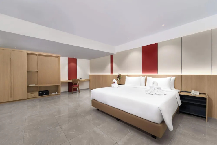 MAXONE Batam