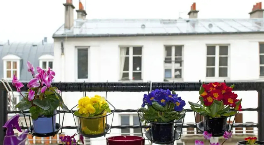 Cozy Montmartre Studio