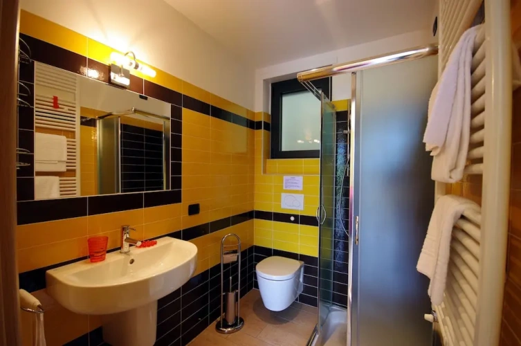 1 Bedroom Apartment with balcony and with lake view