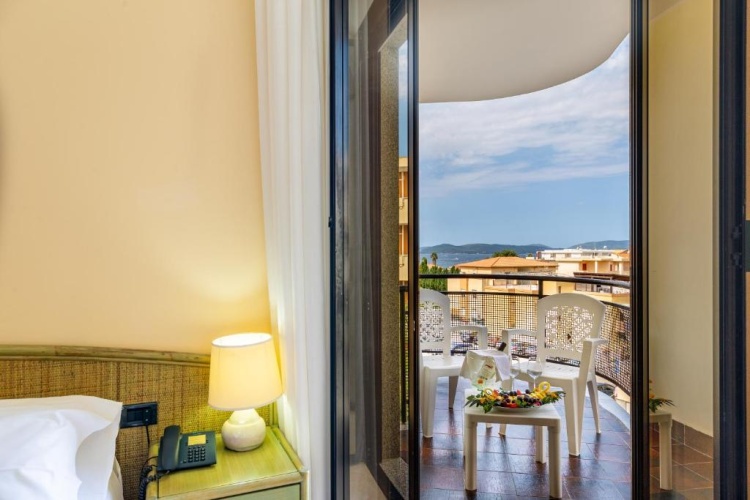 Standard Twin room with balcony and with sea view