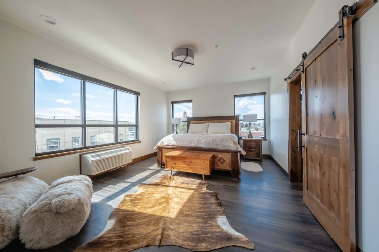 Downtown Penthouse Condo For 4!