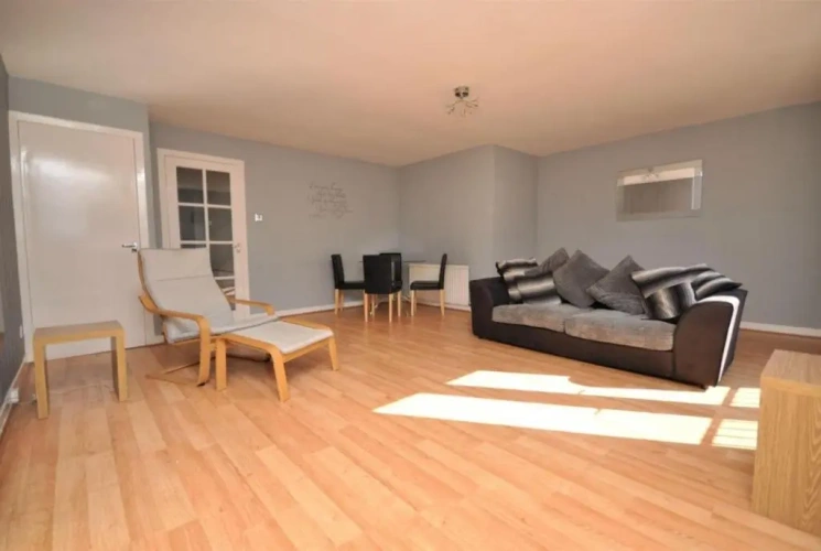 3 Bedrooms Apartment