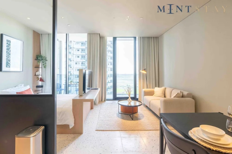 Prime Location Pristine Studio in Business Bay