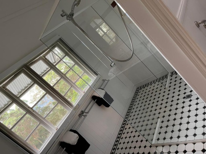 4 Bedrooms Cottage