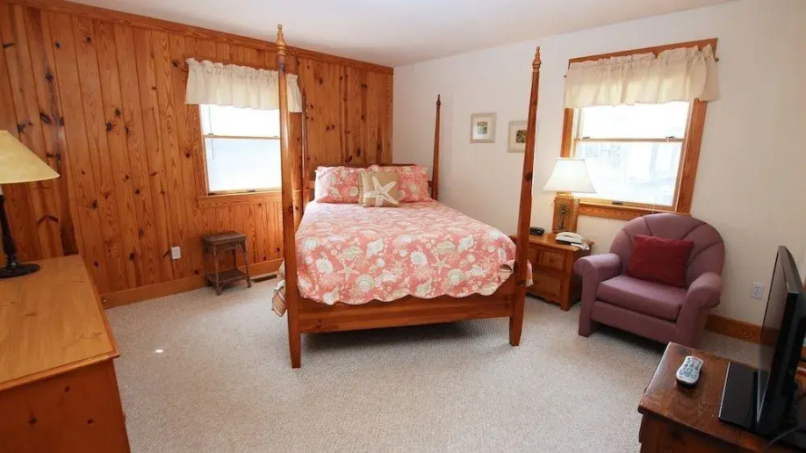 Stress Free Zone - 4 Br home by RedAwning