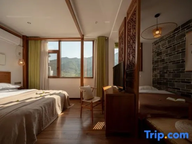 Standard Twin room with mountain view