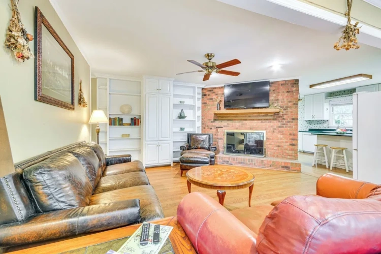 4 Bedrooms Cottage