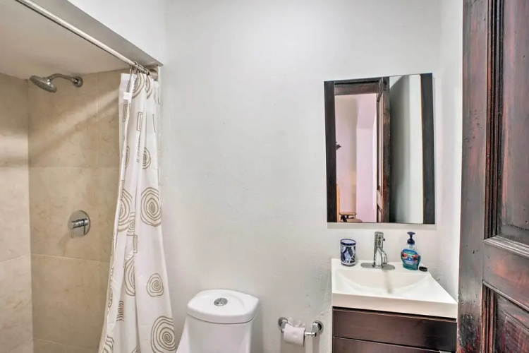 Updated Oceanside Townhome w/ Pool: Walk to Beach!