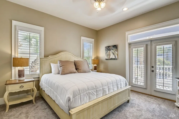 4 Bedrooms Cottage